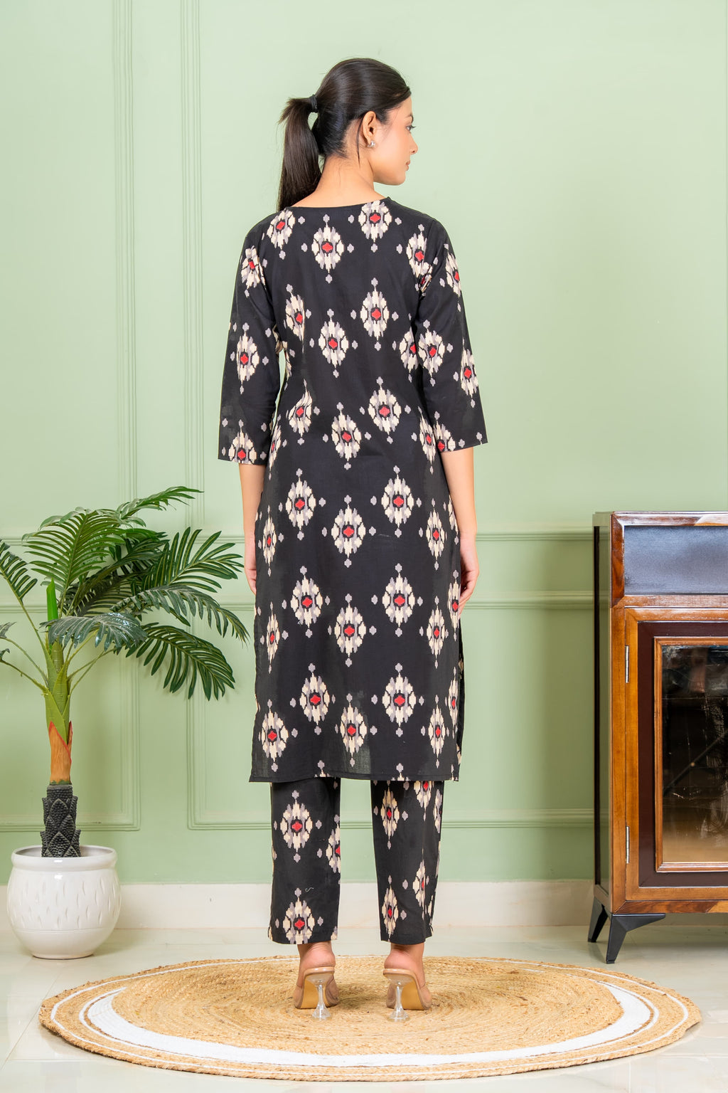 black discharge kurta set