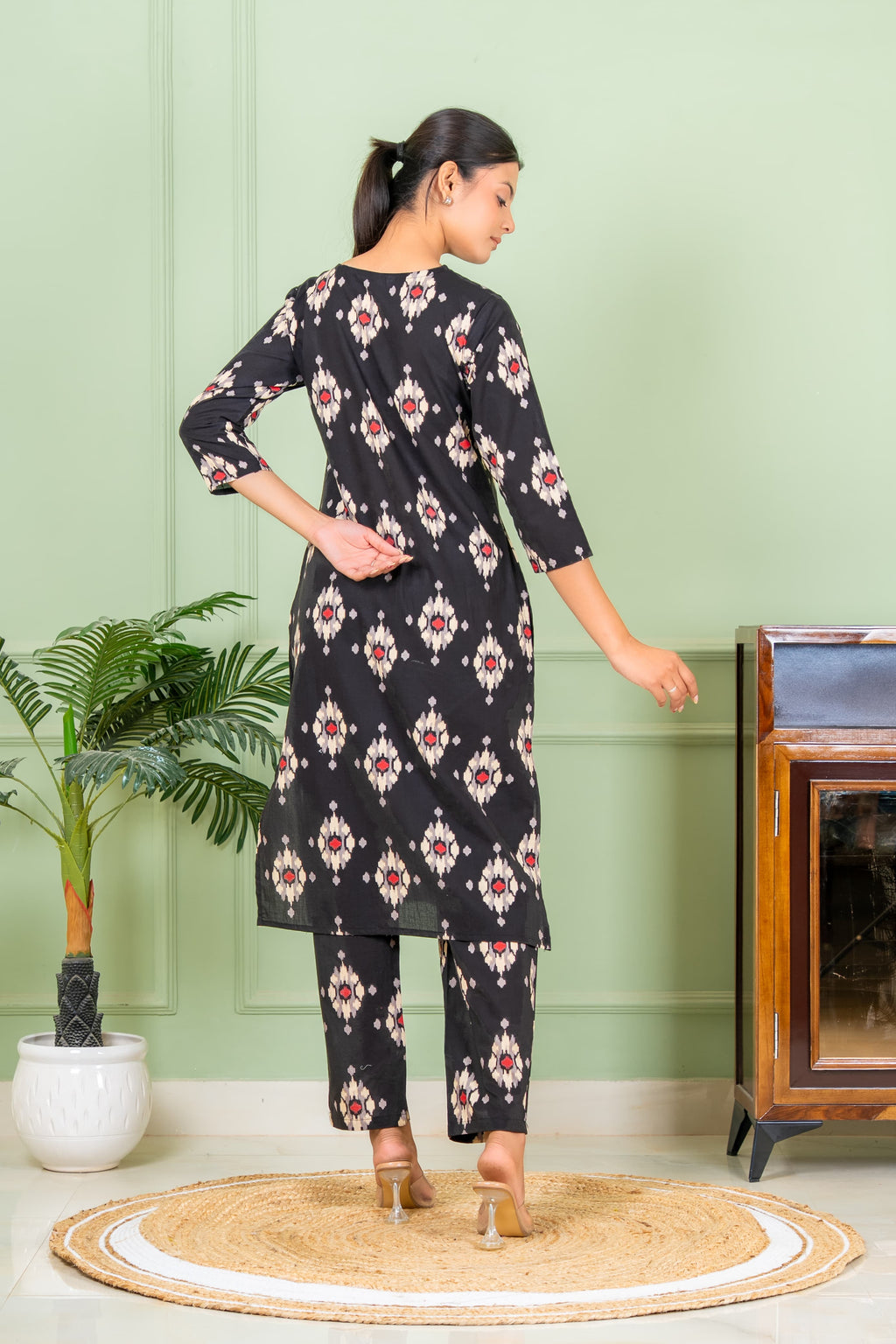 black discharge kurta set