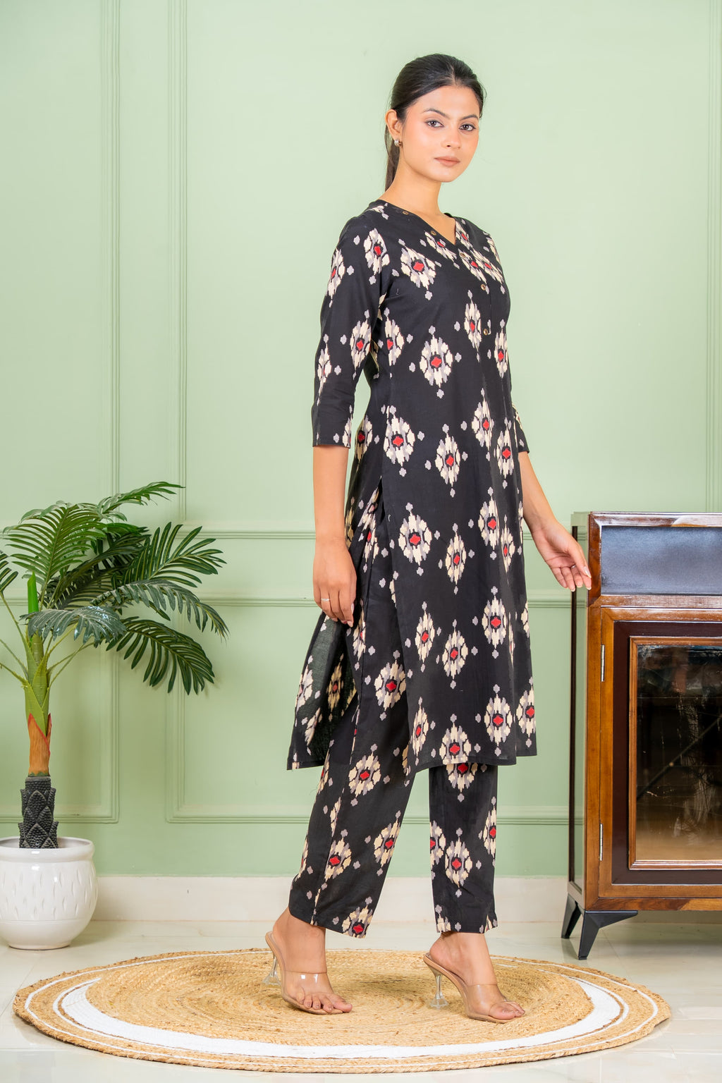 black discharge kurta set