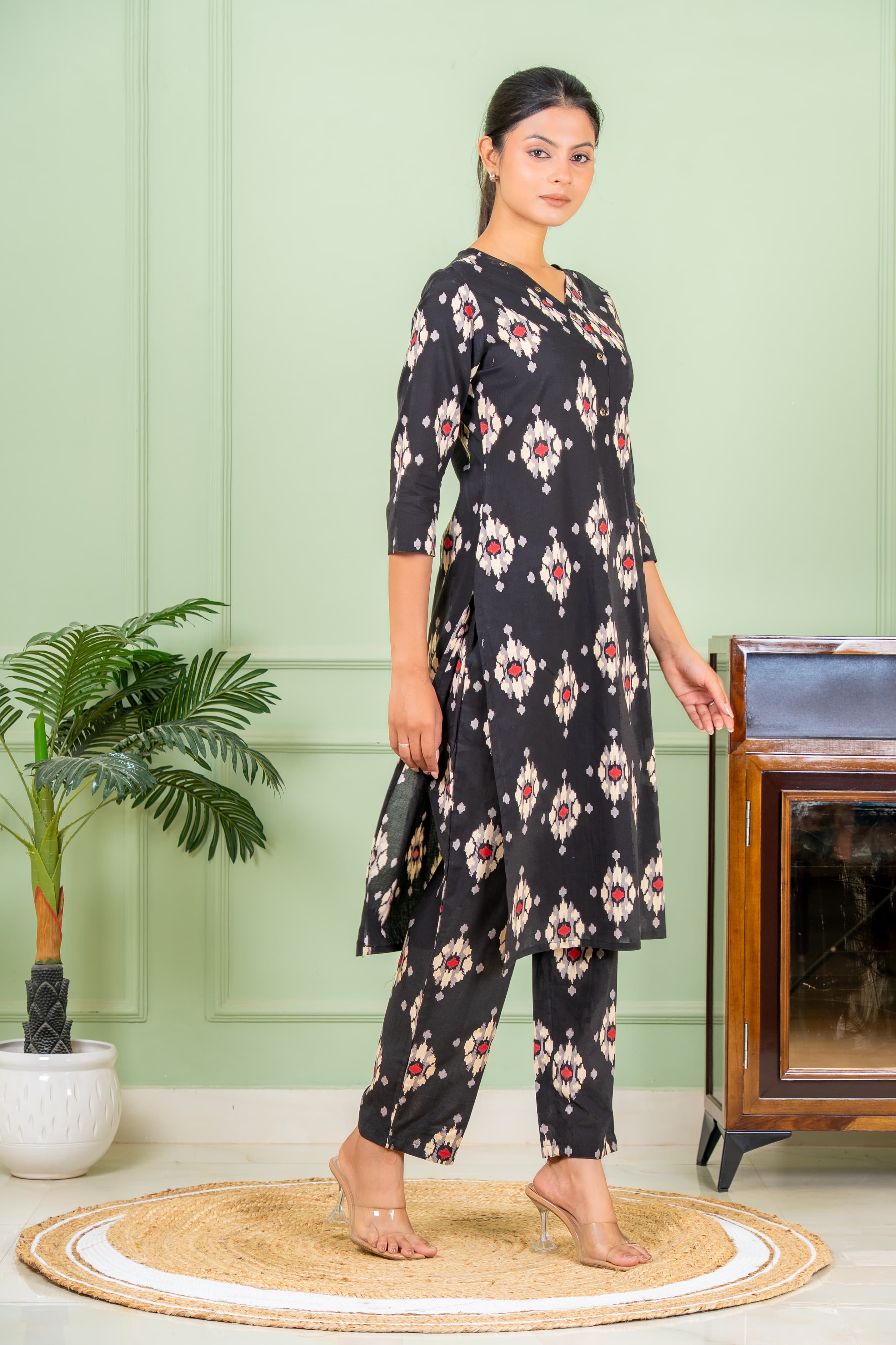 black discharge kurta set