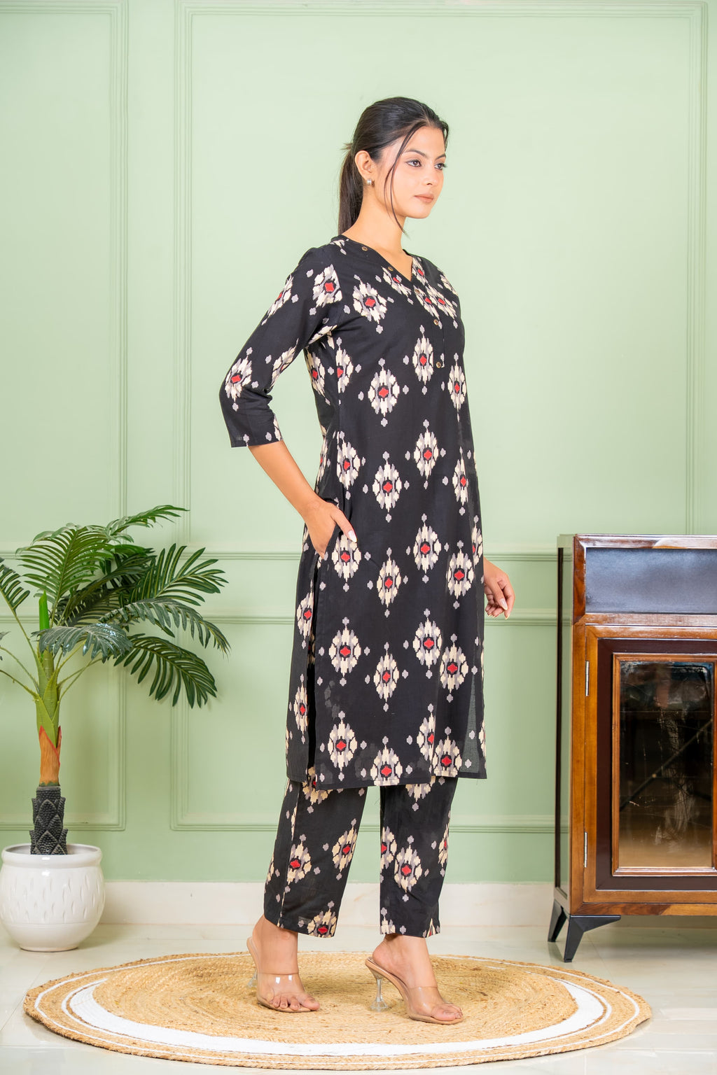 black discharge kurta set